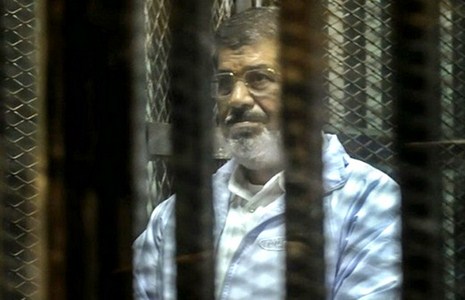 جنايات القاهرة ترجيء محاكمة مرسي الى تموز المقبل